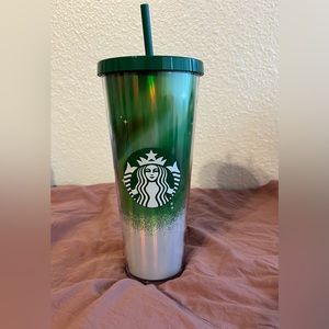 Green Christmas starbucks cup 💚